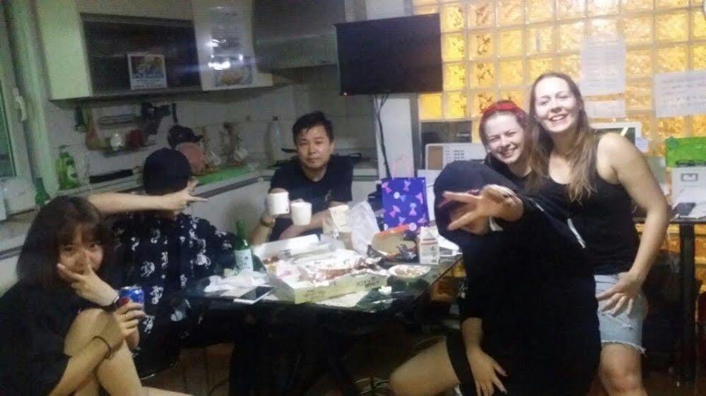 Mamas And Papas Hotel Seoul Bagian luar foto